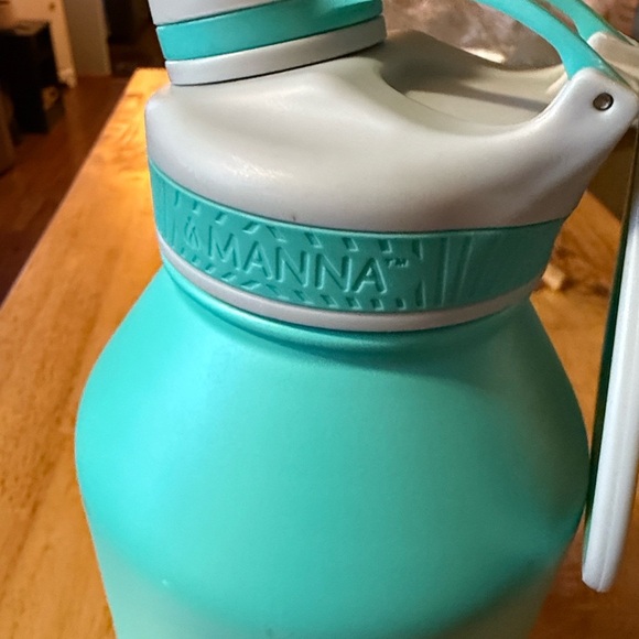 Manna Insulated Water Bottle - Picture 4 of 4